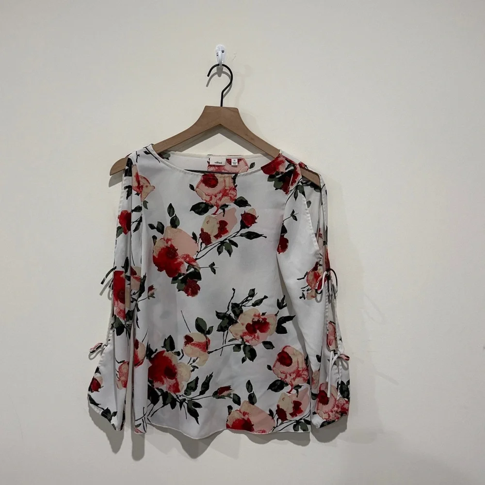 • Wilfred Aritzia • Women’s Long Sleeve Floral Blouse
White and Red  XS - Picture 2 of 4